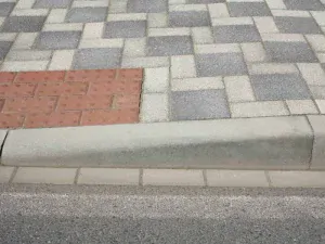 Silniční obrubník přechodový - pravý