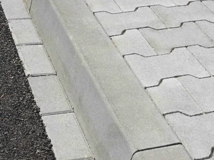 Silniční obrubník 25 x 12/15 x 100 cm