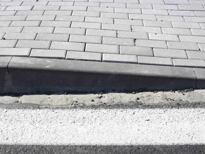 Silniční obrubník přechodový - levý