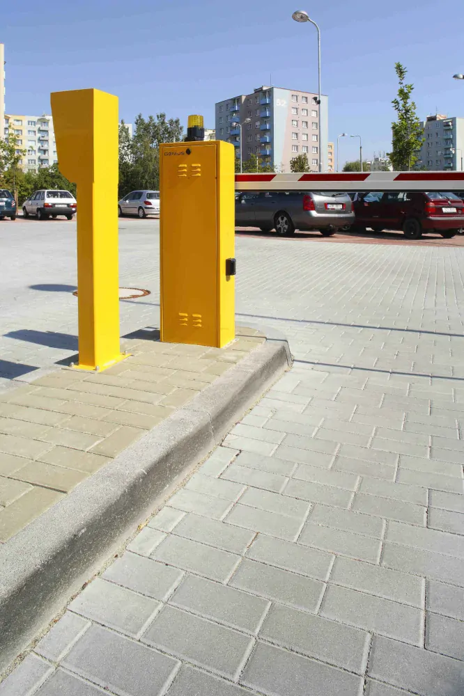 Silniční obrubník 25 x 12/15 x 100 cm