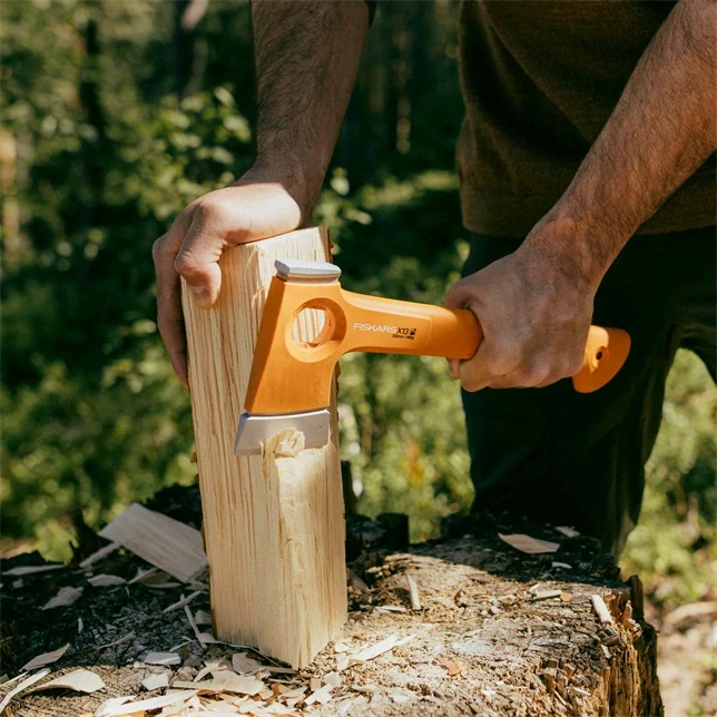 FISKARS univerzální lehká sekera X13