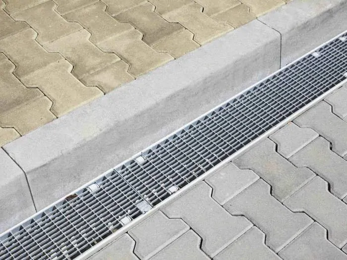 Silniční obrubník 25 x 12/15 x 100 cm