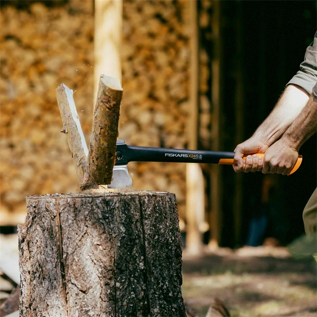 FISKARS štípací sekera X24 S
